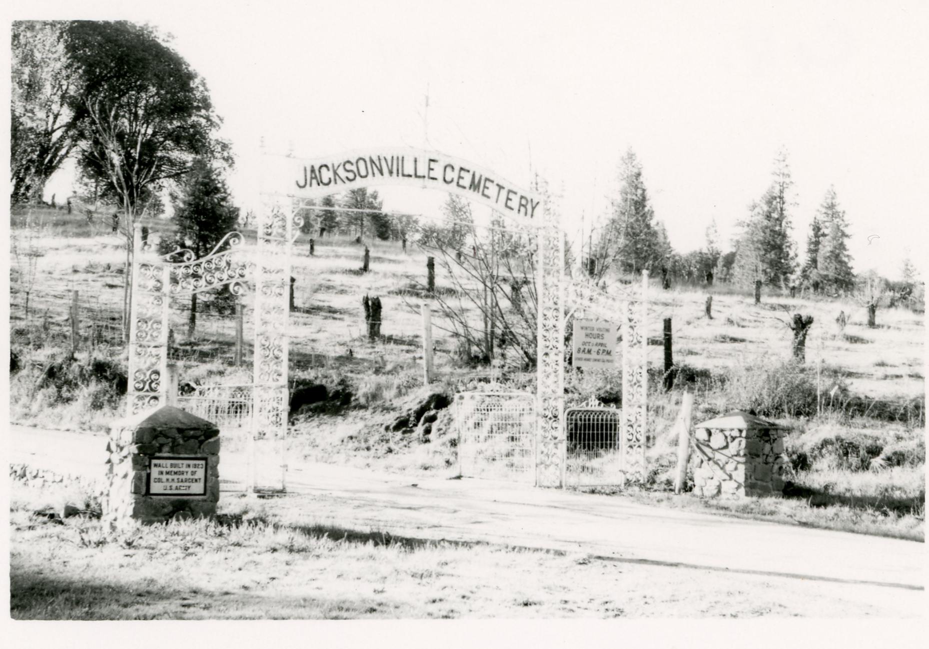 Jacksonville Cemetery gate